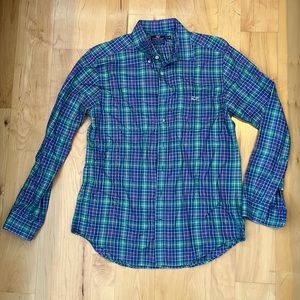 Vineyard vines button down worn one time. Size medium.